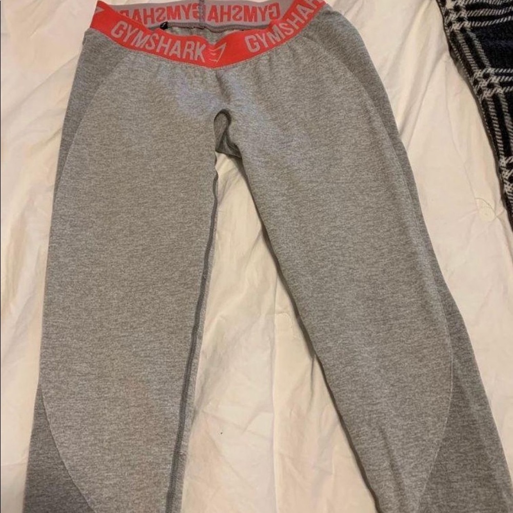 Women’s grey gymshark leggings with pink band! Medium
